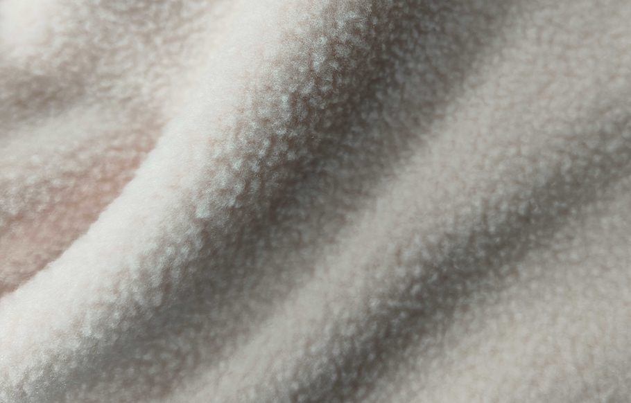 Los tejidos de las series polar y terciopelo han redefinido los lujosos estándares de la moda masculina y femenina. 